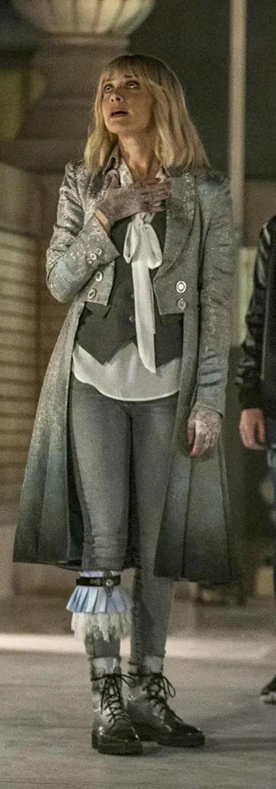 BATWOMAN Alice's Garter Original Prop S01E03 – Image 2