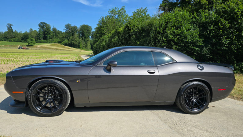 Dodge Challenger 6.4 SRT8