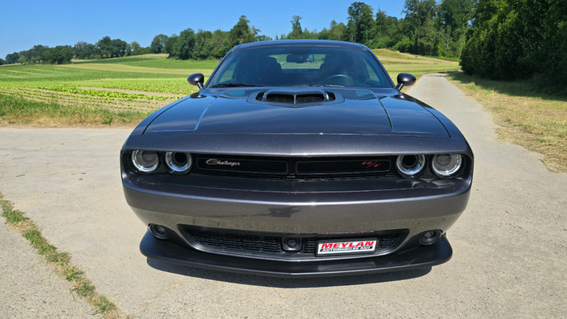 Dodge Challenger 6.4 SRT8