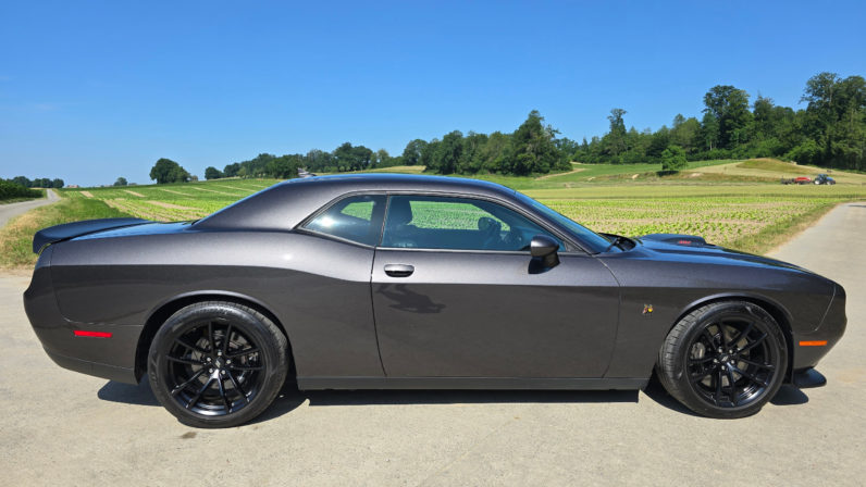 Dodge Challenger 6.4 SRT8
