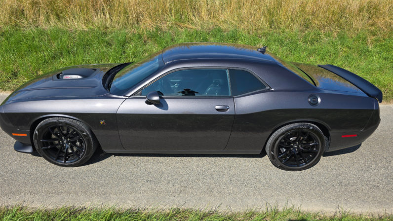 Dodge Challenger 6.4 SRT8