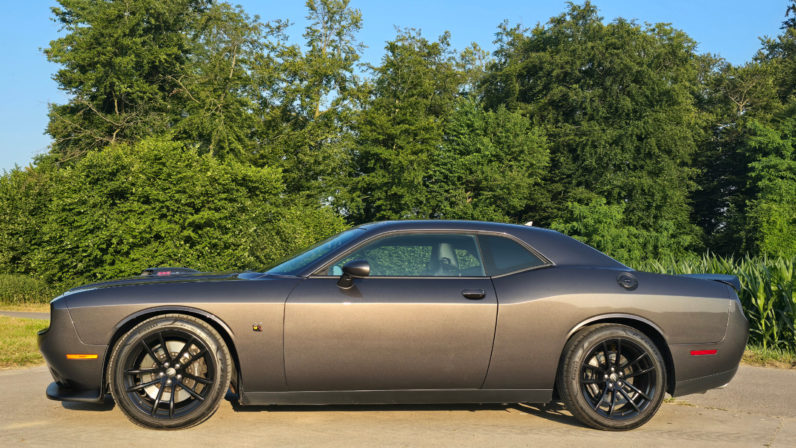 Dodge Challenger 6.4 SRT8