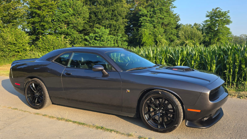 Dodge Challenger 6.4 SRT8